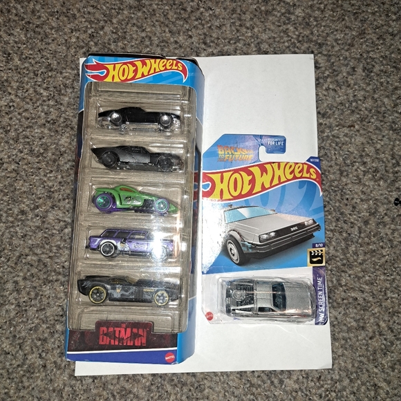 5 Batman Hot Wheels Cars - Picture 10 of 10